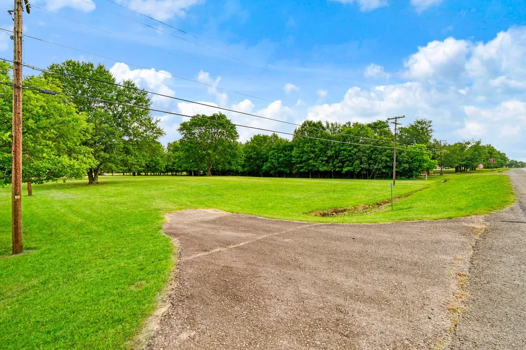 4585 Farm Road 195 Paris TX 75462