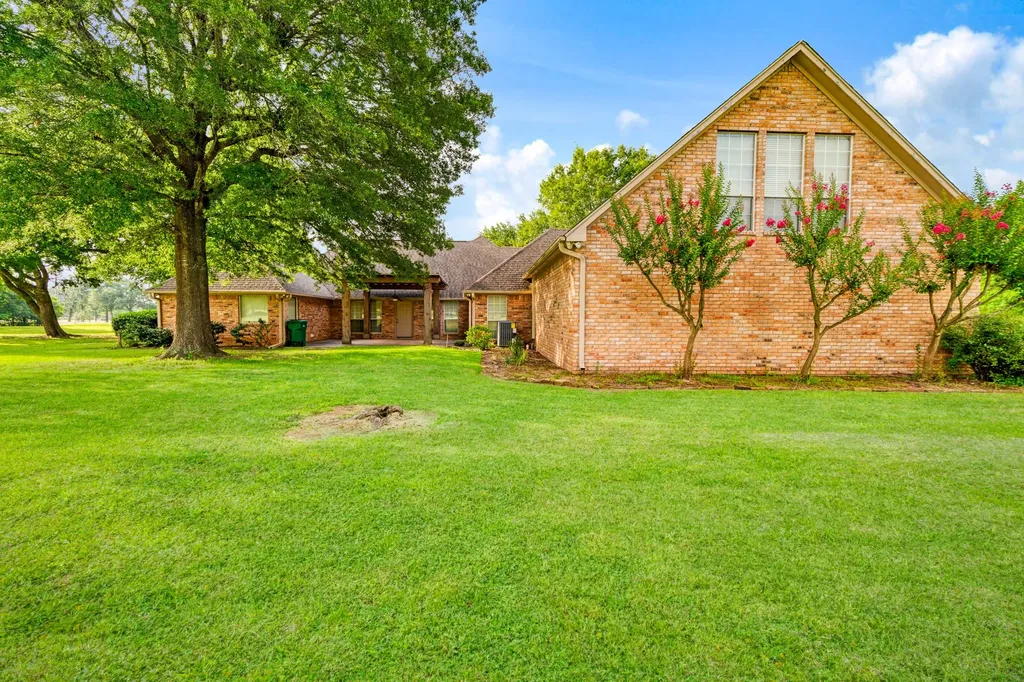 4585 Farm Road 195 Paris TX 75462