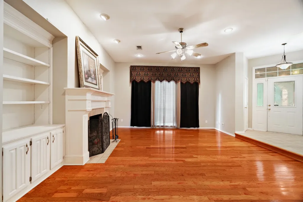 4585 Farm Road 195 Paris TX 75462
