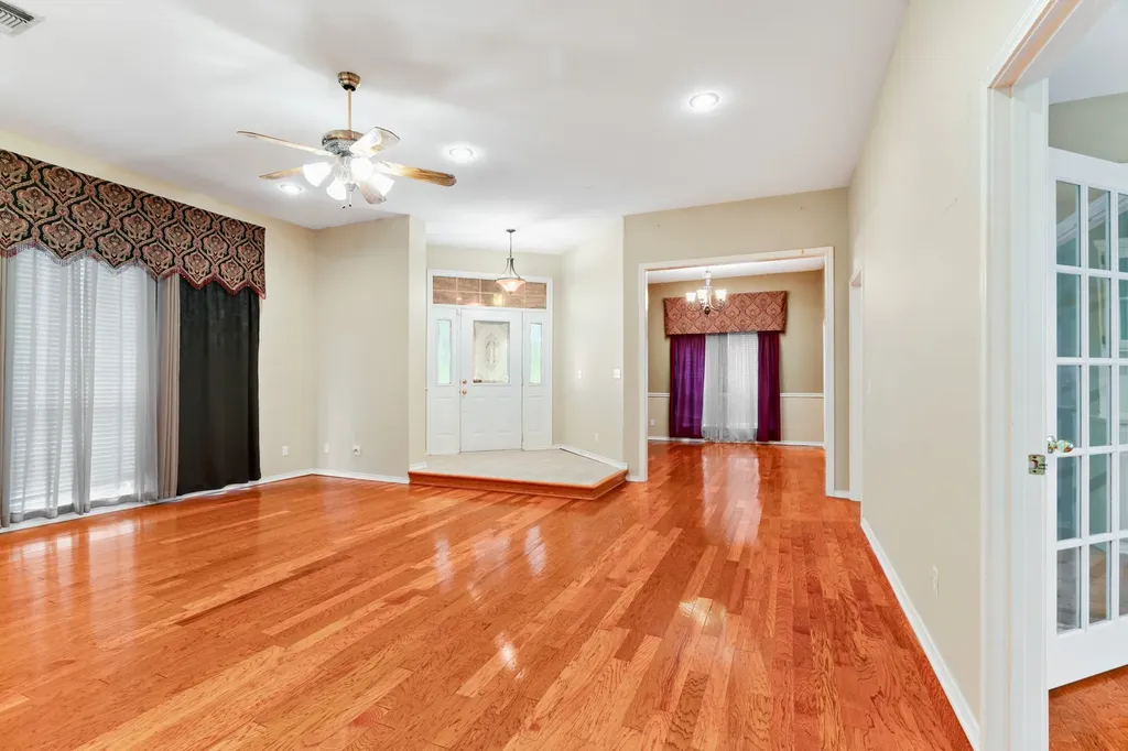 4585 Farm Road 195 Paris TX 75462
