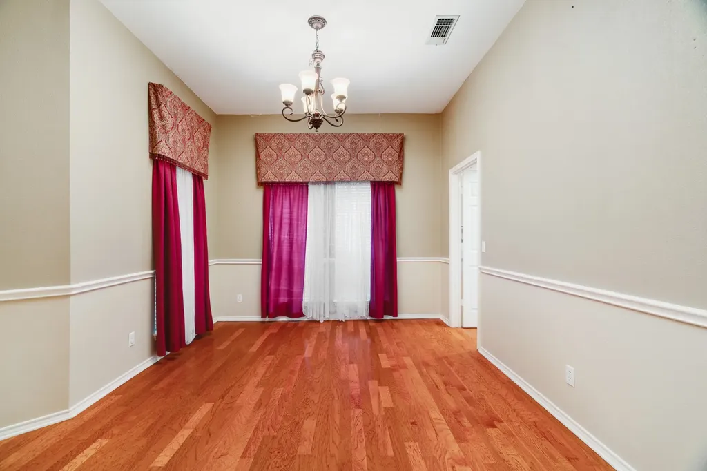 4585 Farm Road 195 Paris TX 75462