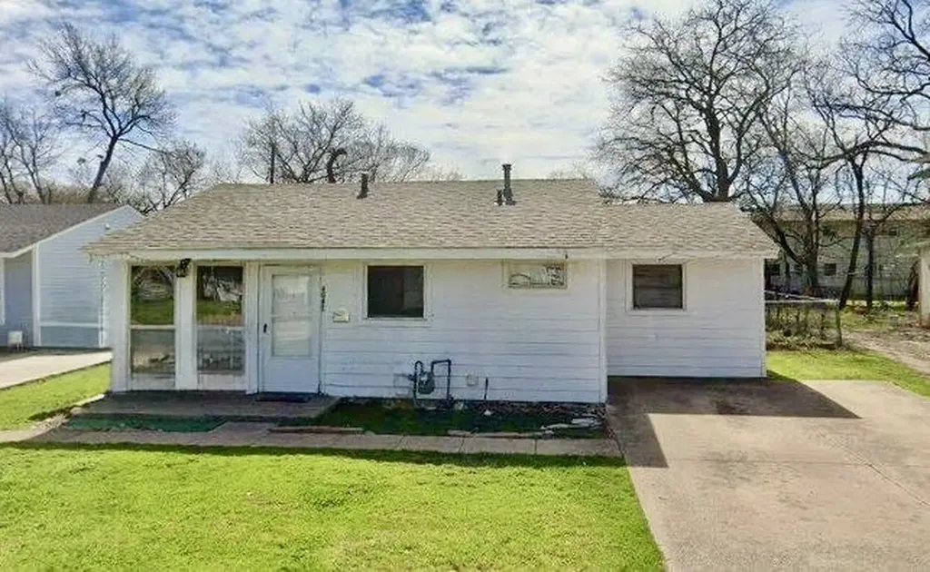 4042 Barksdale Court Dallas TX 75211