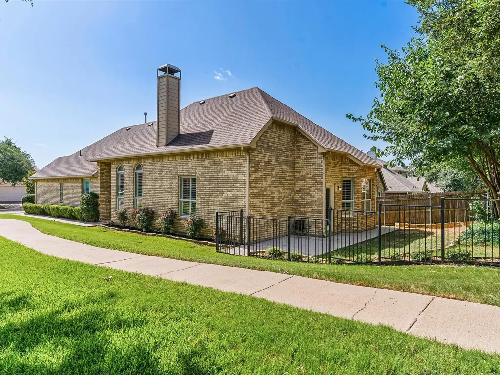 1949 Stonecourt Drive Bedford TX 76021
