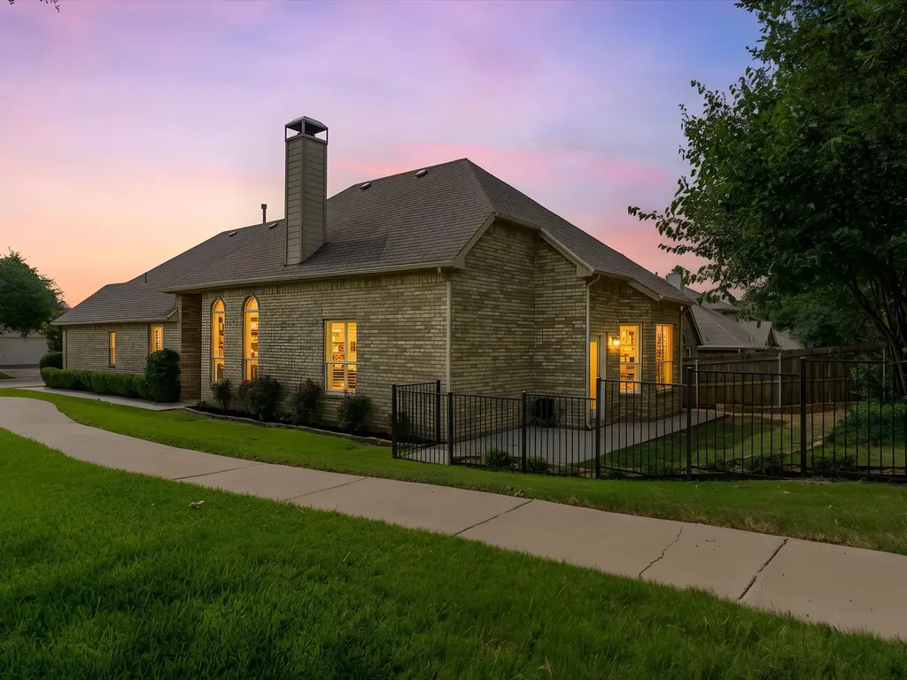 1949 Stonecourt Drive Bedford TX 76021