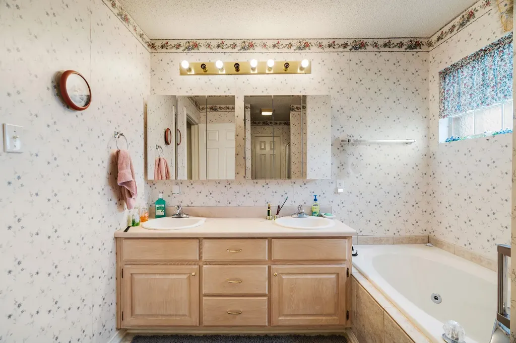 570 N Center Blossom TX 75416