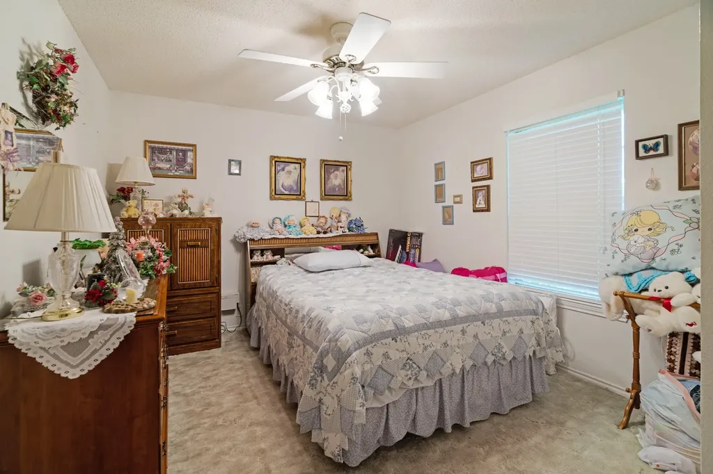 570 N Center Blossom TX 75416