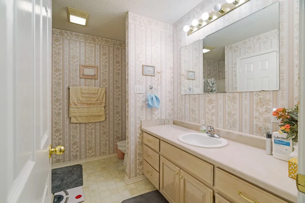 570 N Center Blossom TX 75416