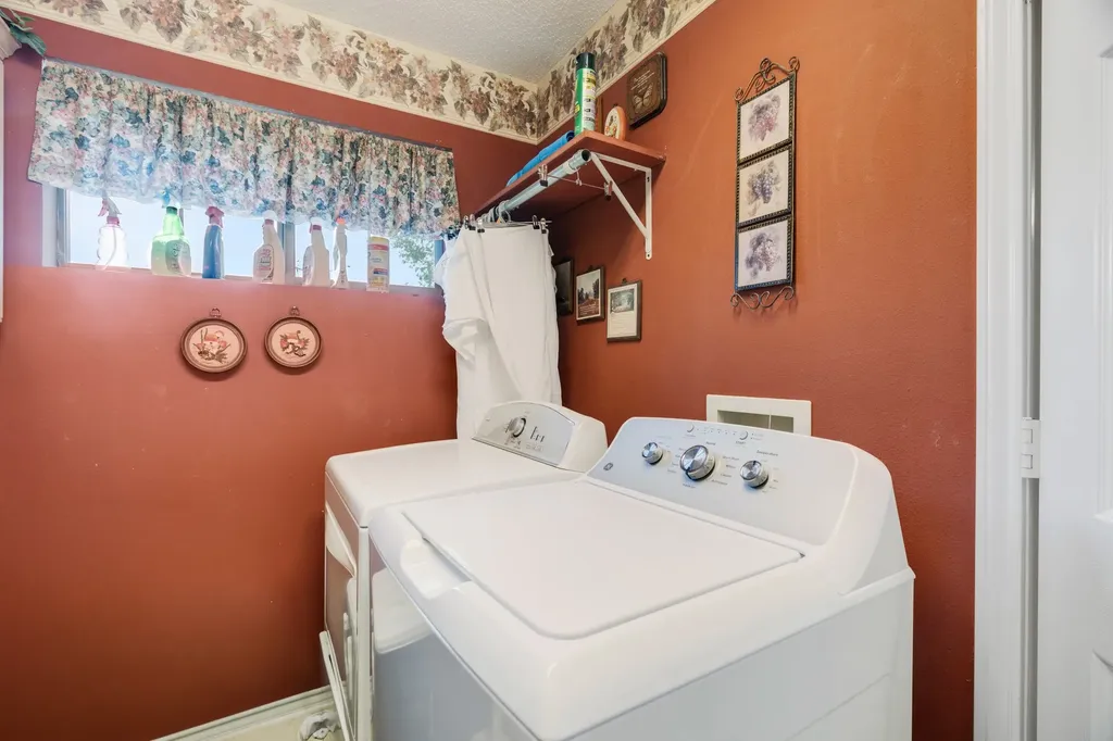 570 N Center Blossom TX 75416