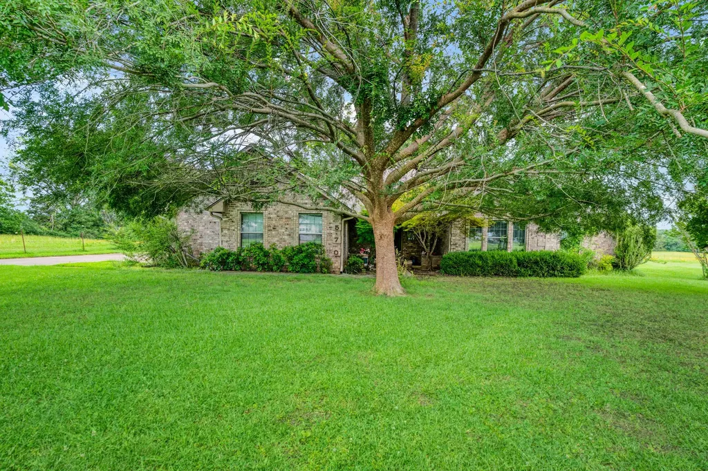 570 N Center Blossom TX 75416