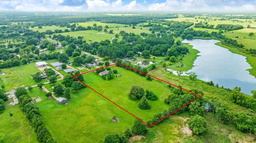 570 N Center Blossom TX 75416