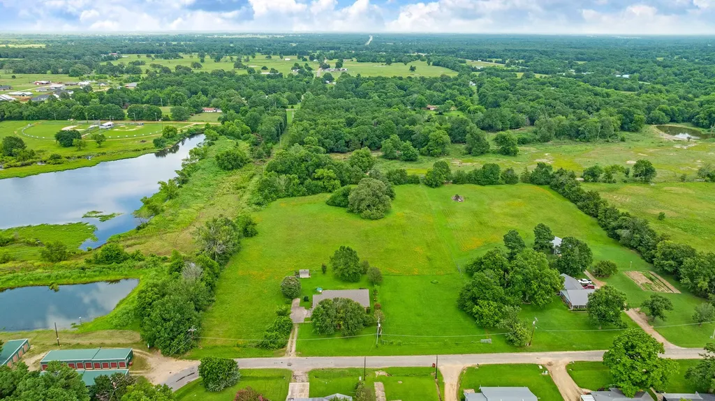 570 N Center Blossom TX 75416