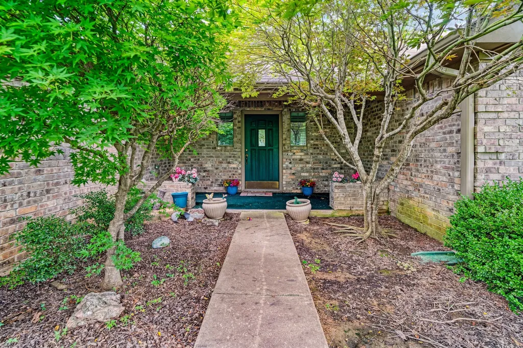 570 N Center Blossom TX 75416