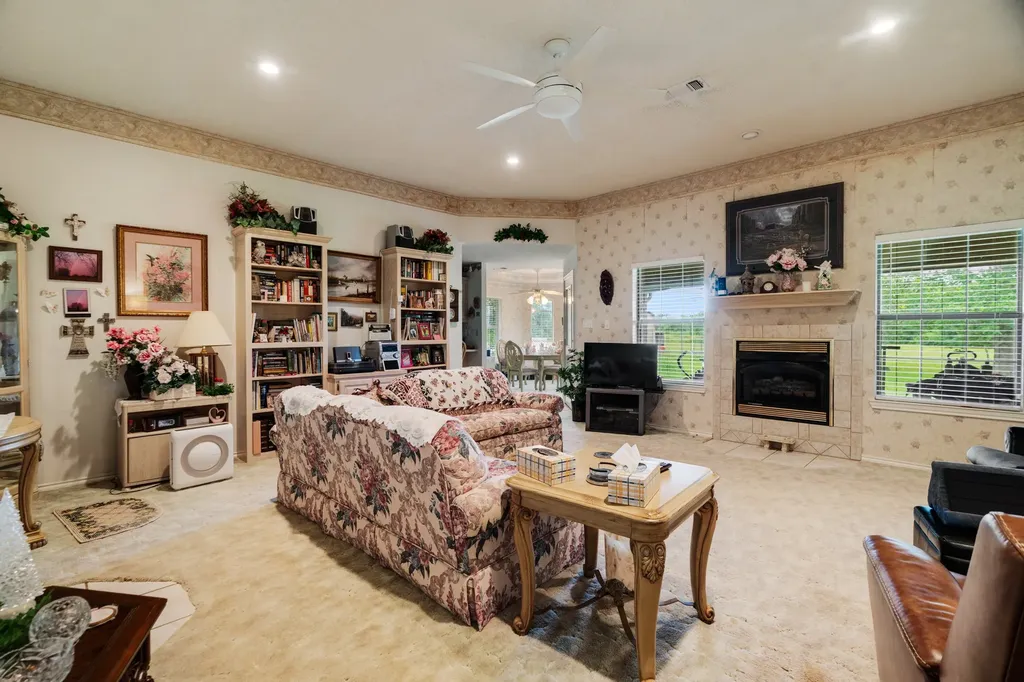 570 N Center Blossom TX 75416