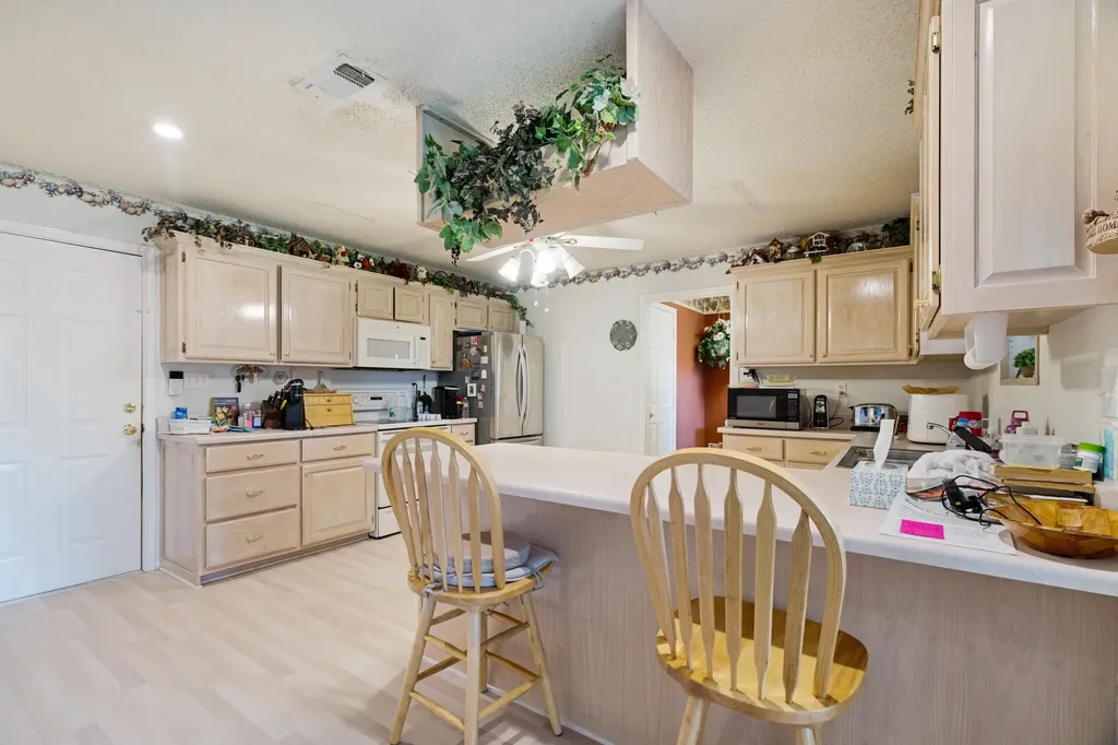 570 N Center Blossom TX 75416