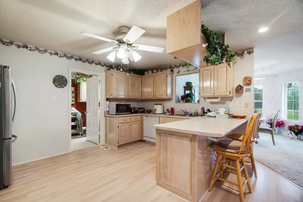 570 N Center Blossom TX 75416