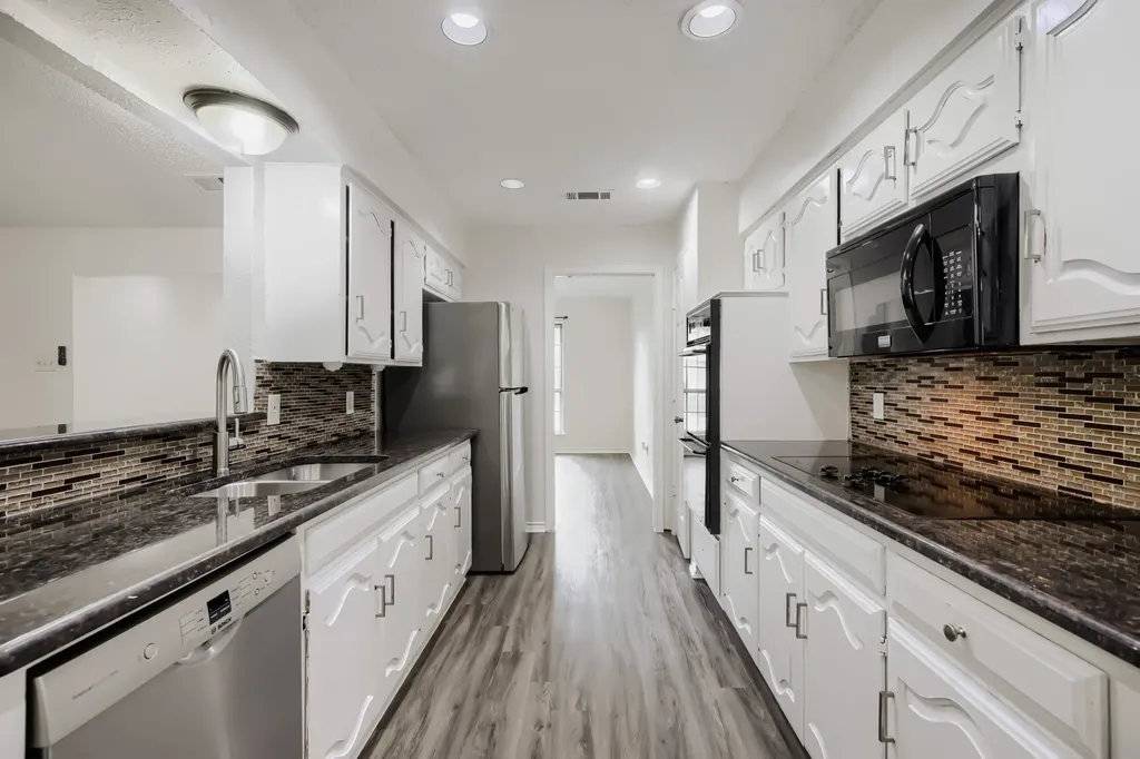 1949 Chesham Drive Carrollton TX 75007
