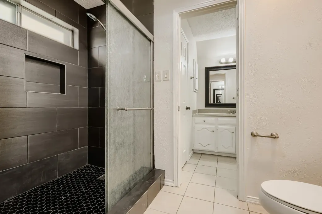 1949 Chesham Drive Carrollton TX 75007