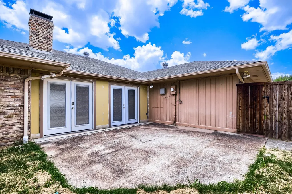 1949 Chesham Drive Carrollton TX 75007