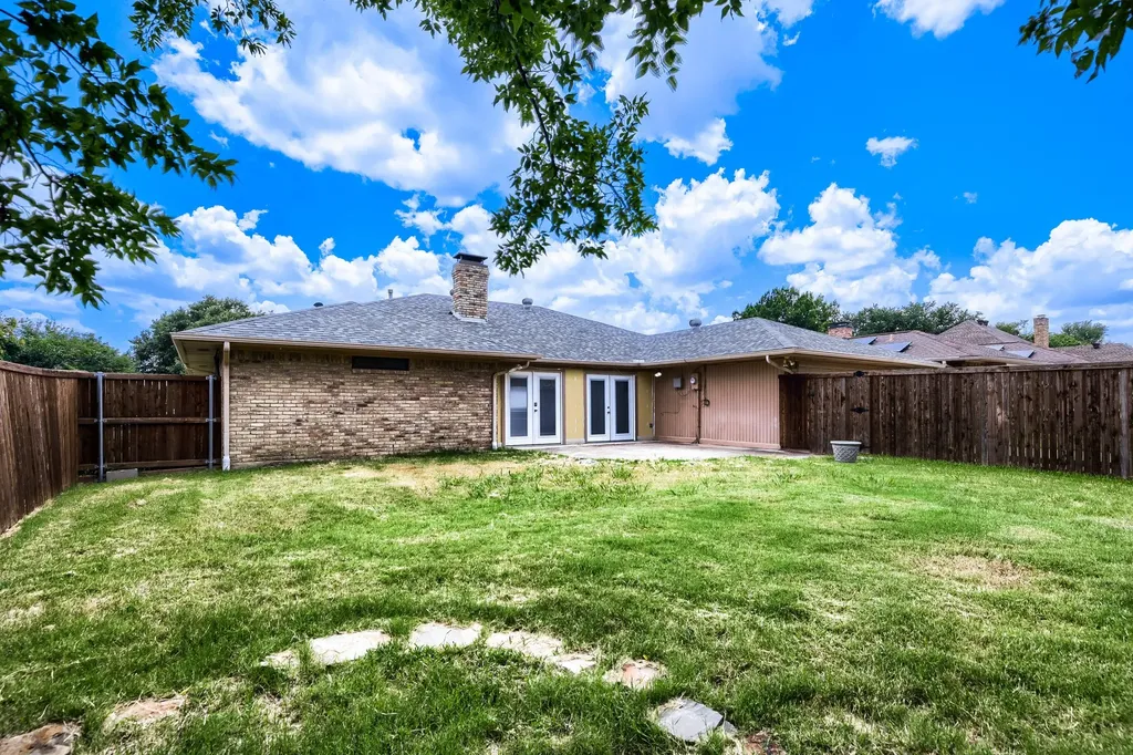 1949 Chesham Drive Carrollton TX 75007