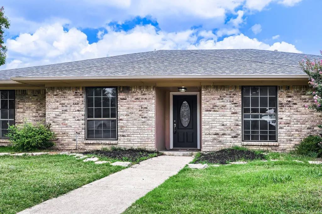1949 Chesham Drive Carrollton TX 75007