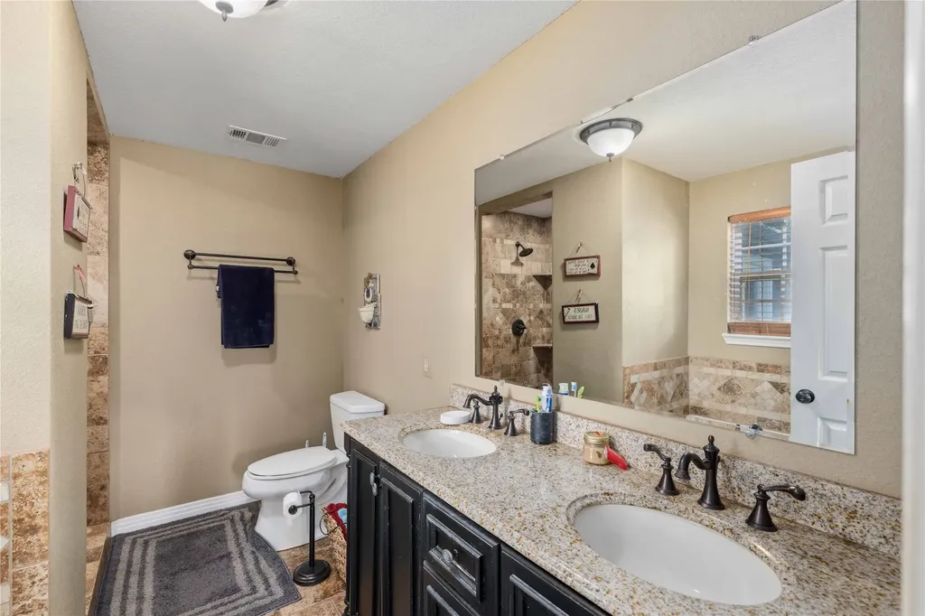 304 N Victor Street Comanche TX 76442