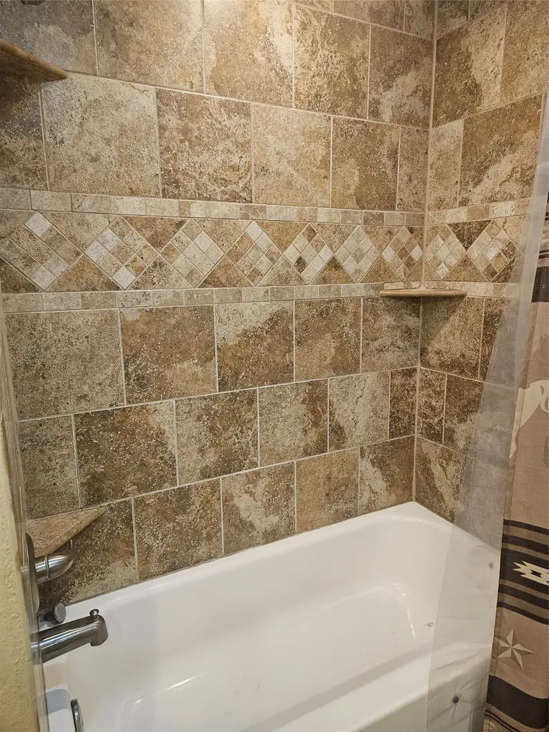 304 N Victor Street Comanche TX 76442