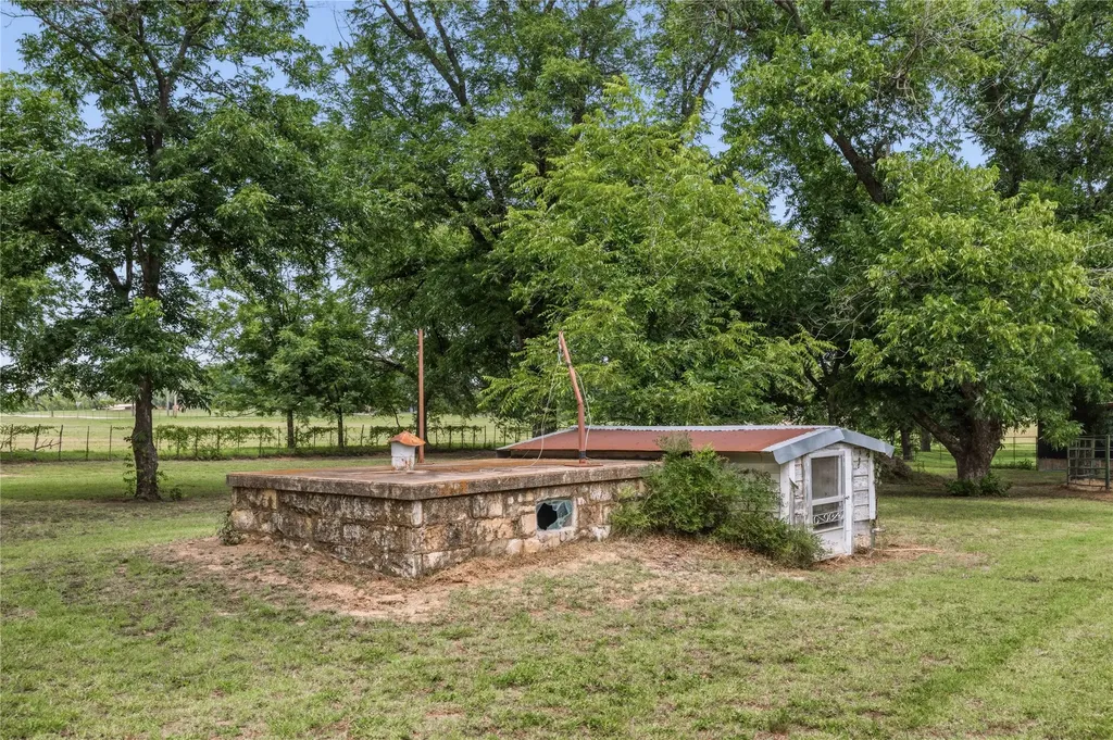304 N Victor Street Comanche TX 76442
