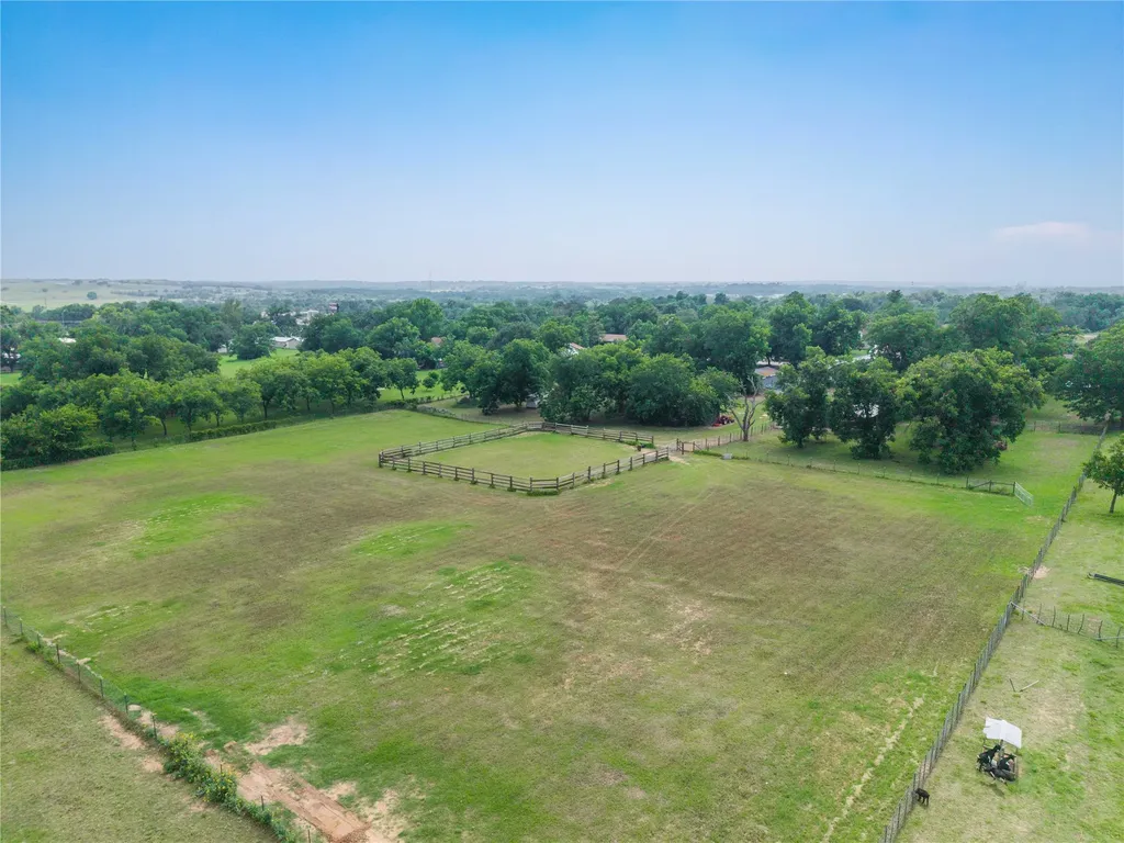 304 N Victor Street Comanche TX 76442