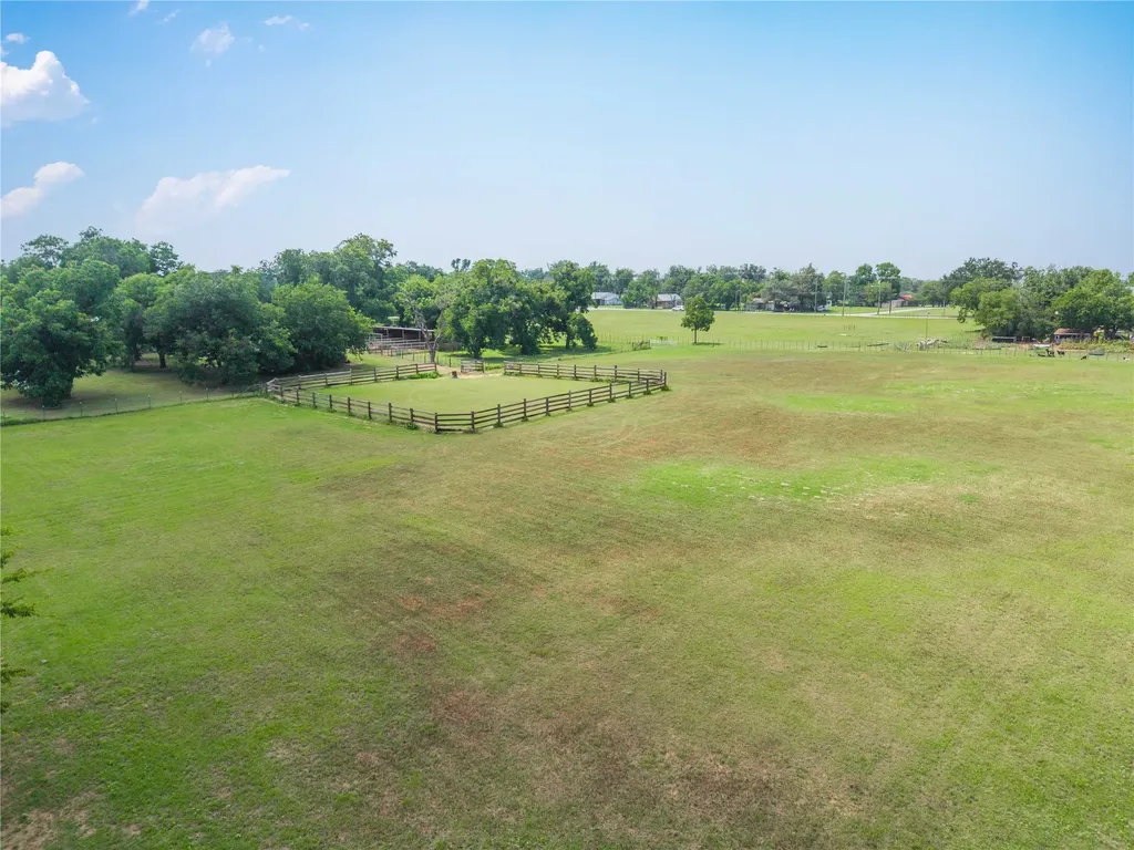 304 N Victor Street Comanche TX 76442
