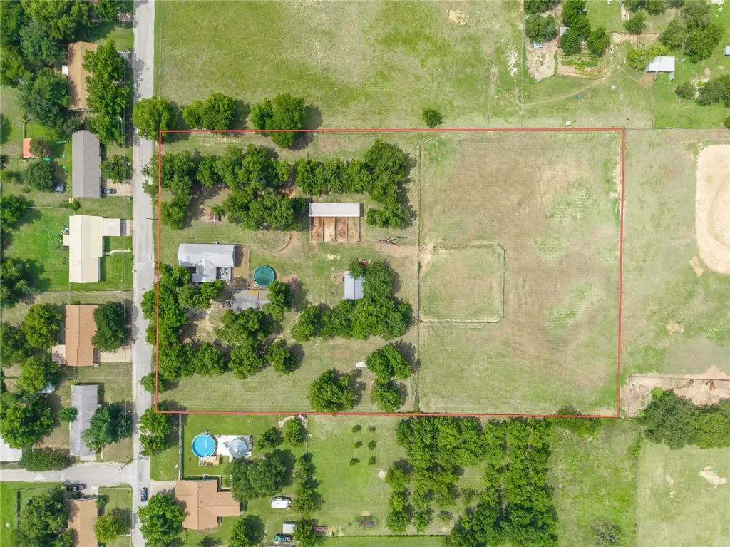 304 N Victor Street Comanche TX 76442