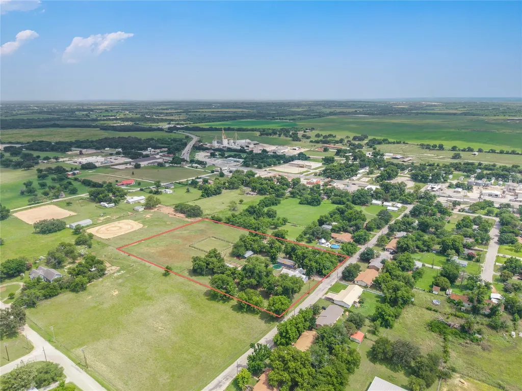 304 N Victor Street Comanche TX 76442