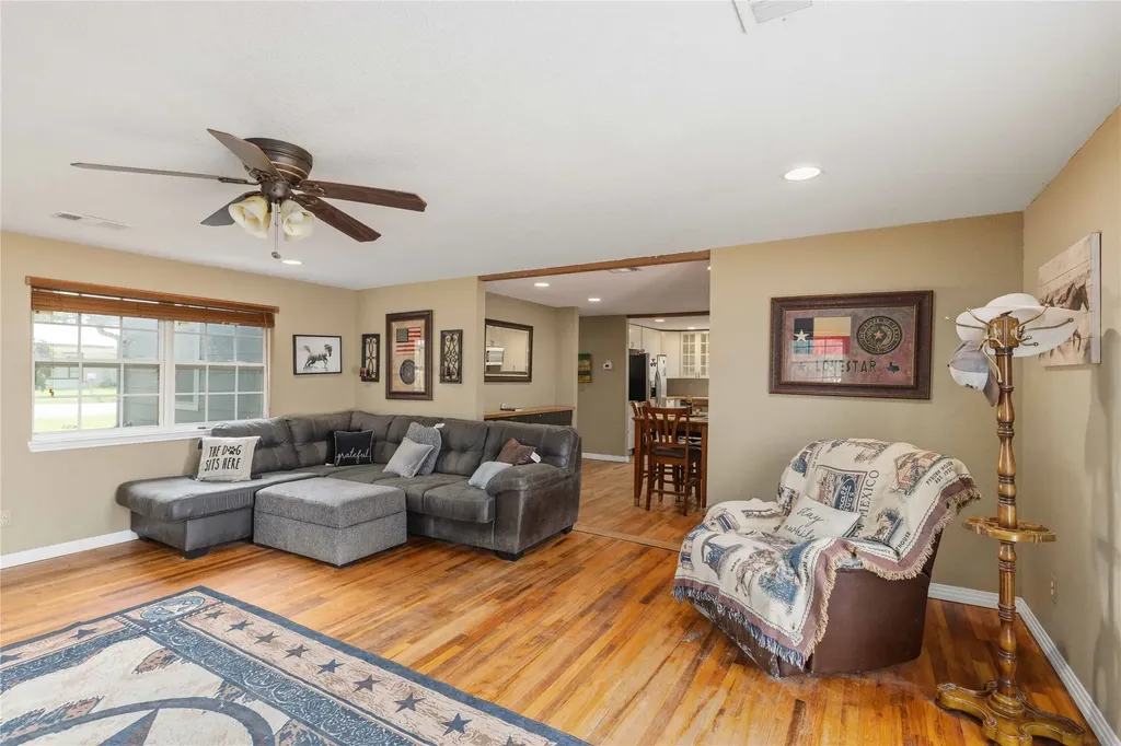304 N Victor Street Comanche TX 76442
