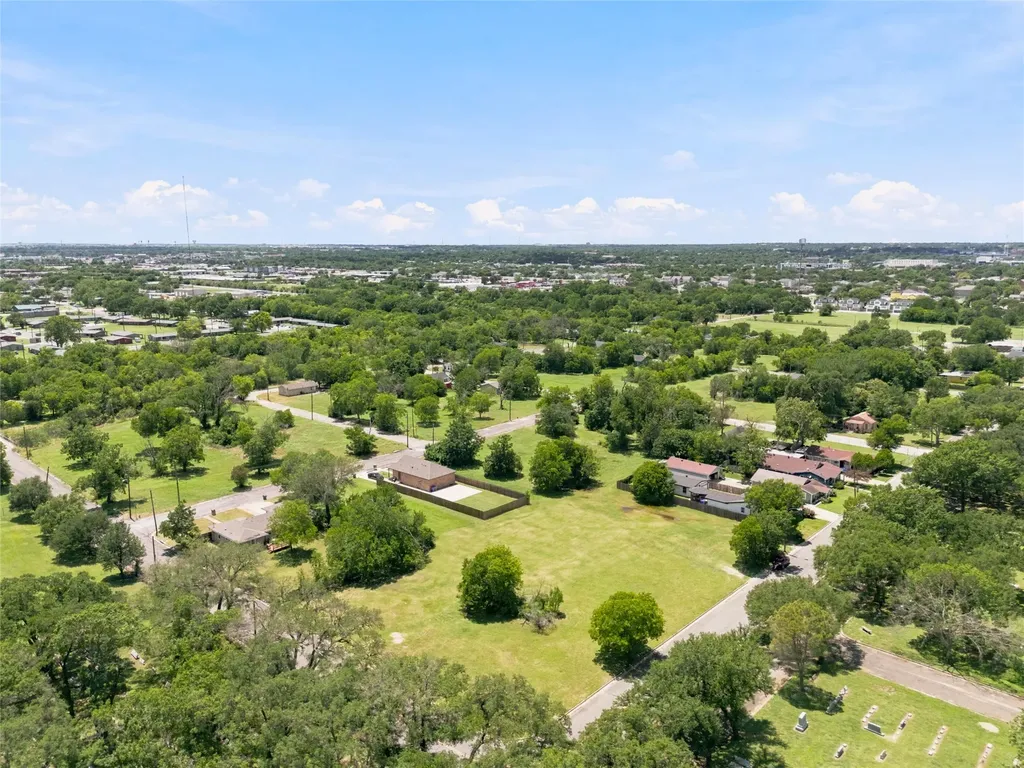 2825 S 7th Street Waco TX 76706