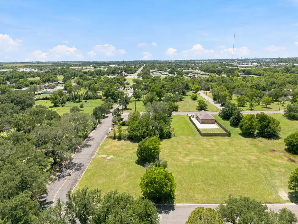 2825 S 7th Street Waco TX 76706