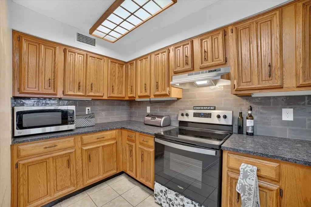 1 Meadow Lane Bedford TX 76021