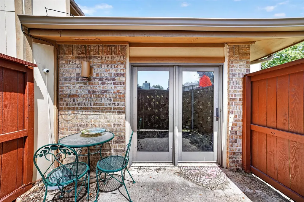 1 Meadow Lane Bedford TX 76021