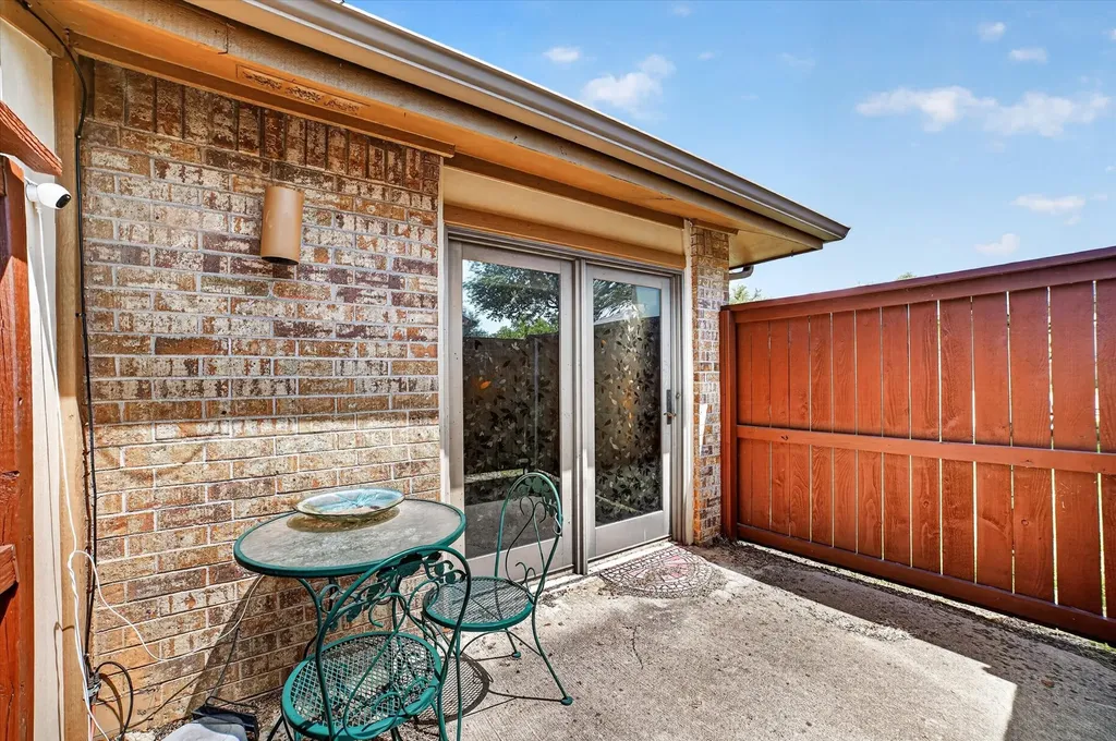 1 Meadow Lane Bedford TX 76021