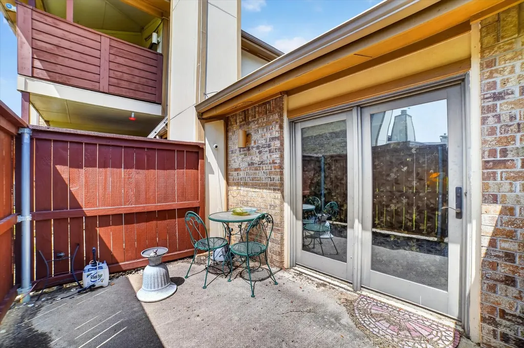 1 Meadow Lane Bedford TX 76021