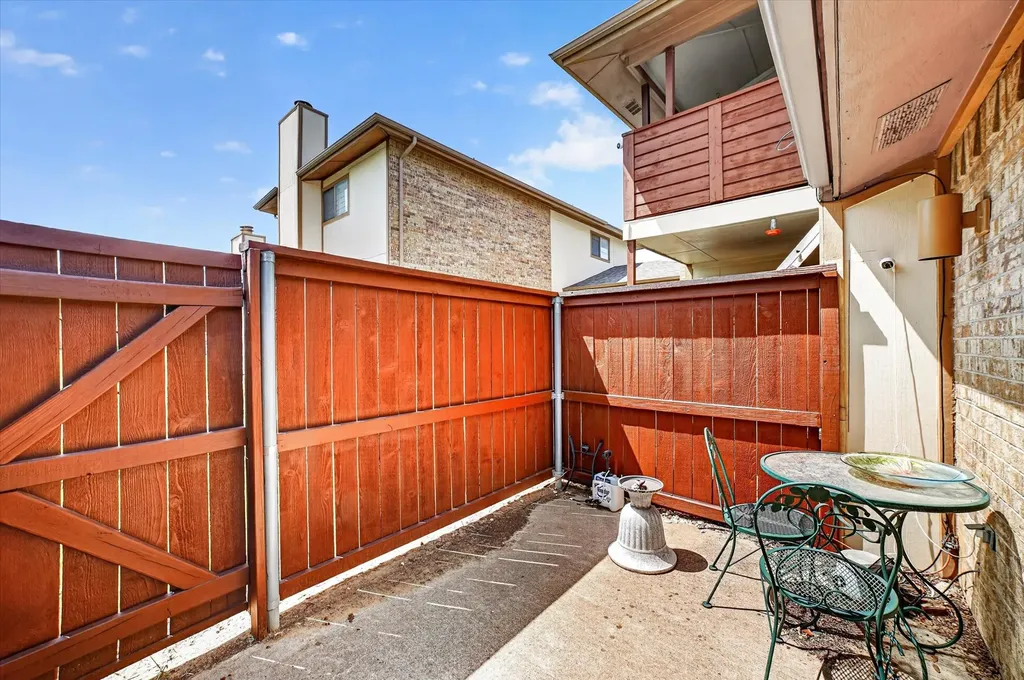1 Meadow Lane Bedford TX 76021