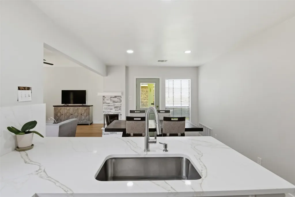 747 Monique Cedar Hill TX 75104