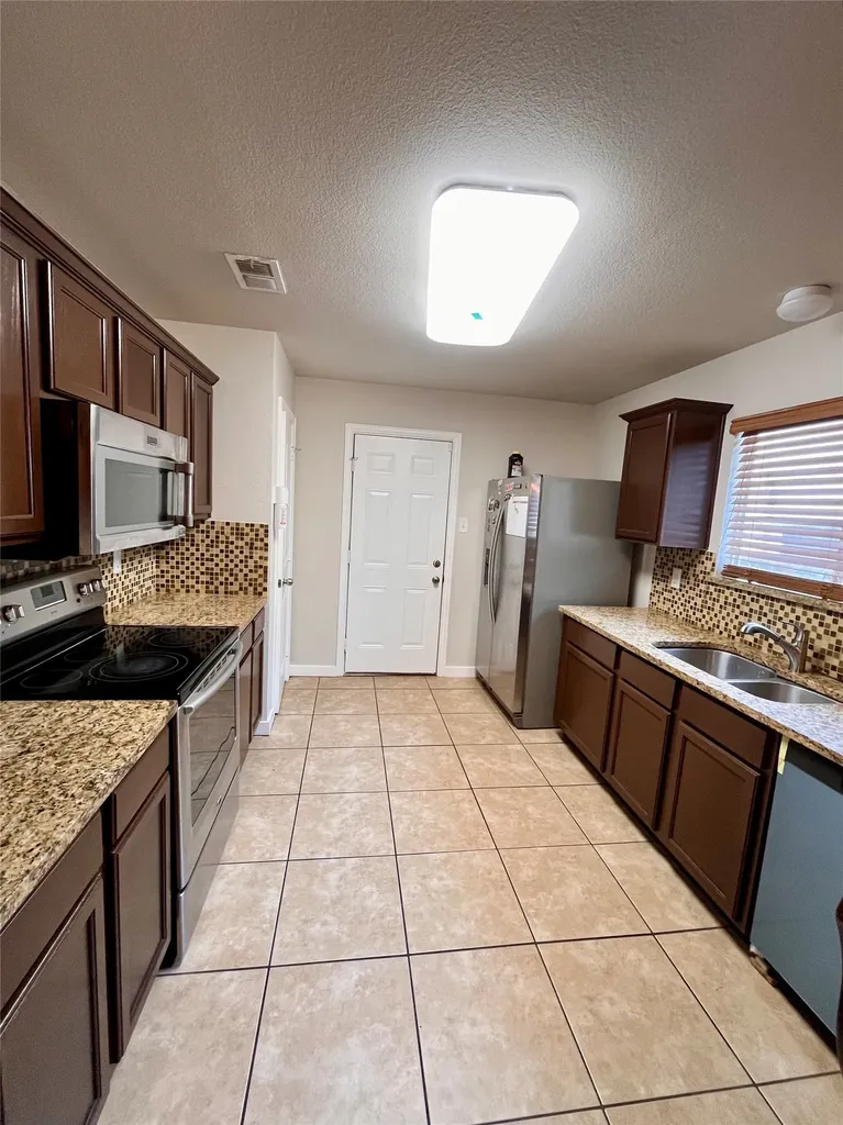 2336 Summit Lane Dallas TX 75227