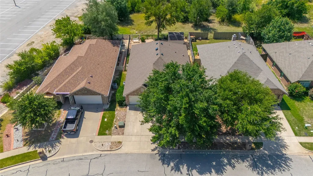 1321 Lauren Lane Granbury TX 76048