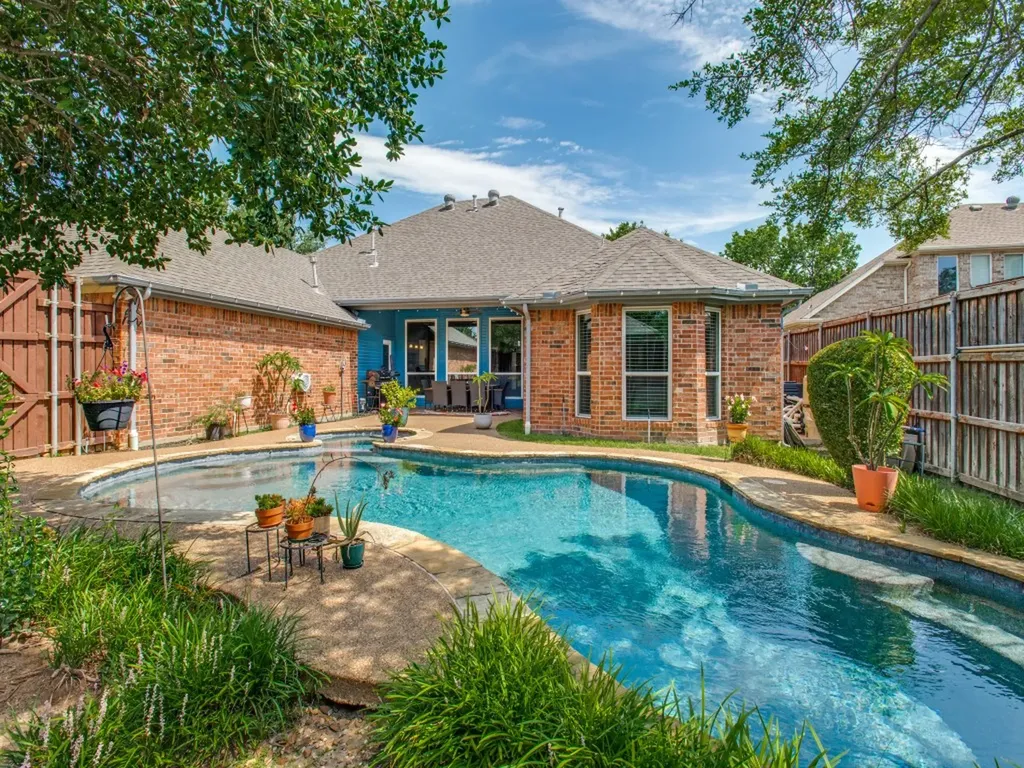 9502 Valley Lake Lane Irving TX 75063