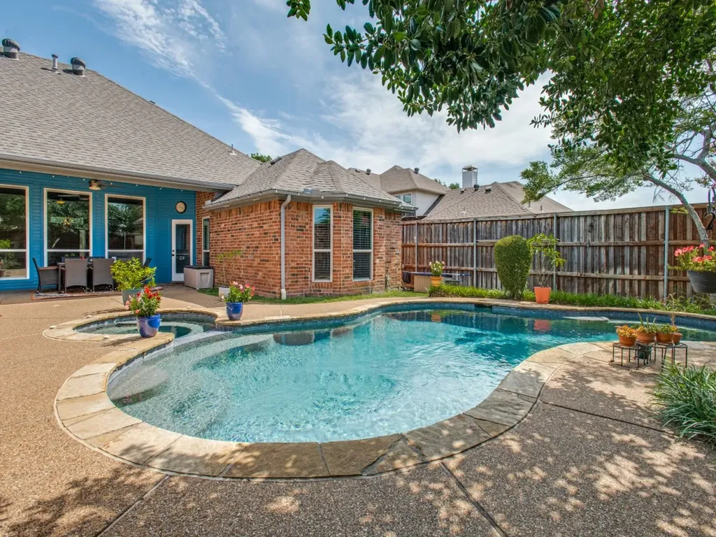 9502 Valley Lake Lane Irving TX 75063
