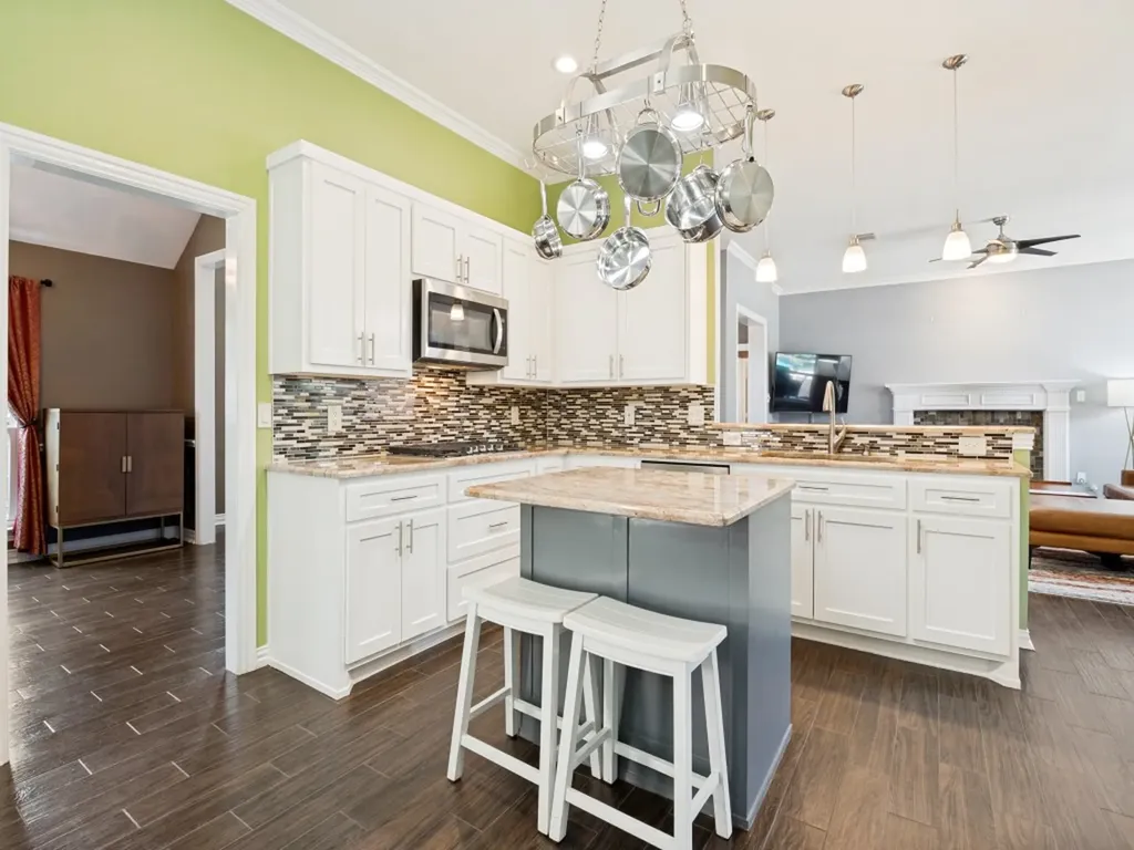 9502 Valley Lake Lane Irving TX 75063