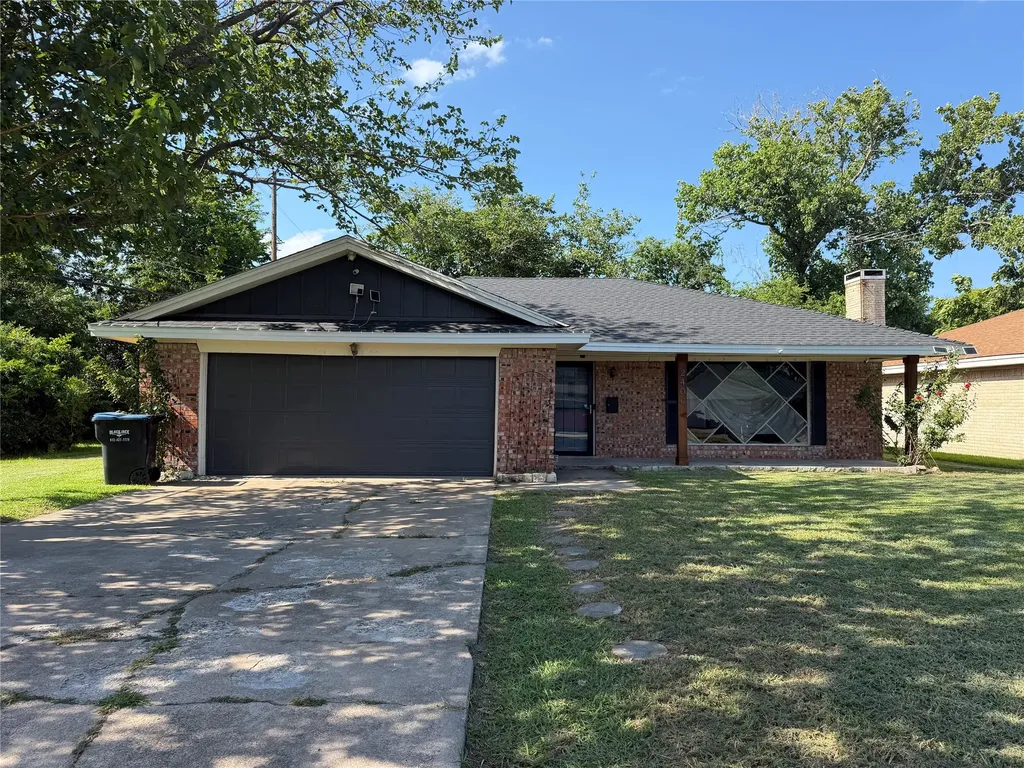 2406 W Broadview Street Greenville TX 75402