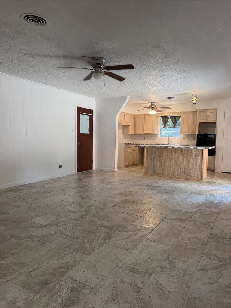2406 W Broadview Street Greenville TX 75402