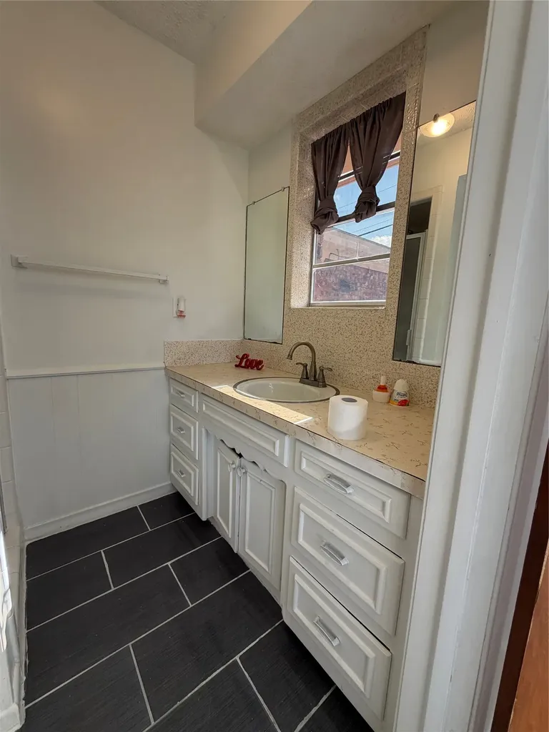 2406 W Broadview Street Greenville TX 75402