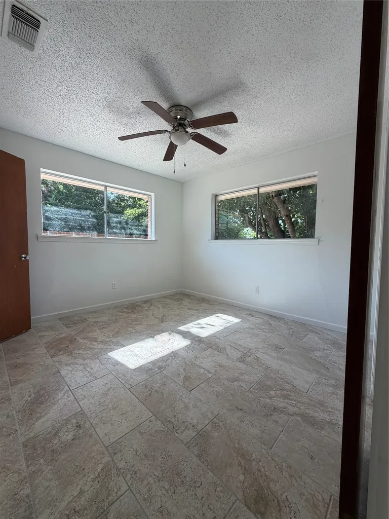 2406 W Broadview Street Greenville TX 75402