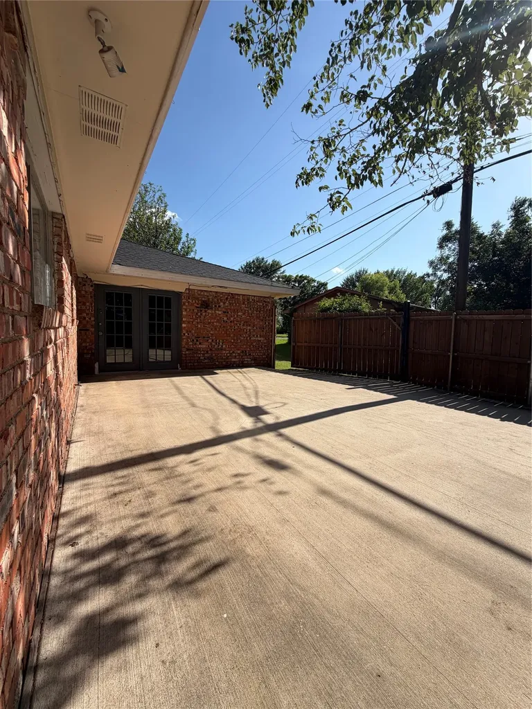 2406 W Broadview Street Greenville TX 75402
